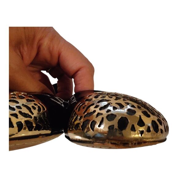 VINCE CAMUTO Women's Oneda metal Cap toe flats gold patent leather sz 7.5B 37.5 - Picture 9 of 12